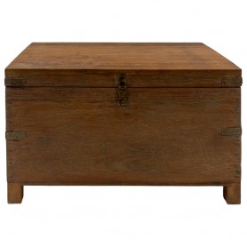 Baúl de madera antiguo patas torneadas