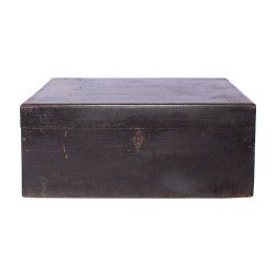 Caja de madera decorativa negra