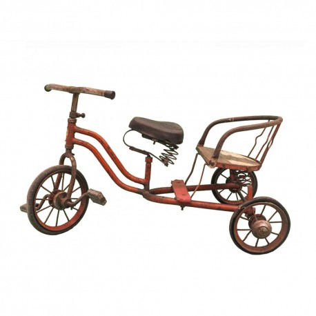 Triciclo de madera y metal