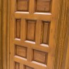 Puerta antigua de madera con cuarterones