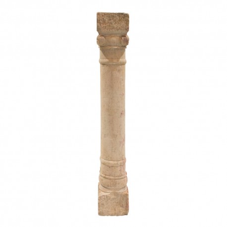 Columna antigua de piedra