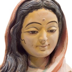 Estatua mujer oriental