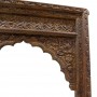 Arco antiguo de estilo oriental tallado
