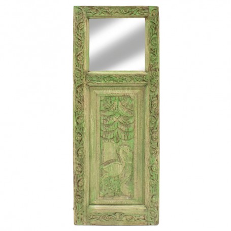 Panel alargado verde con talla y espejo