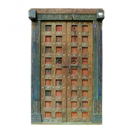 Puerta oriental antigua de cuarterones