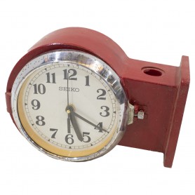 Reloj antiguo de barco rojo