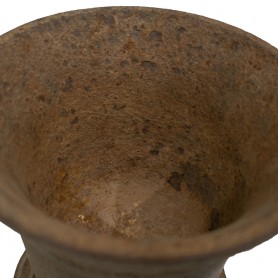 Almirez antiguo de bronce envejecido