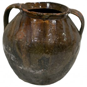 Vasija de barro marrón antigua