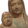 Virgen sentada con bebé